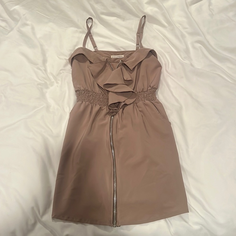 Beige zipper dress with ruffles